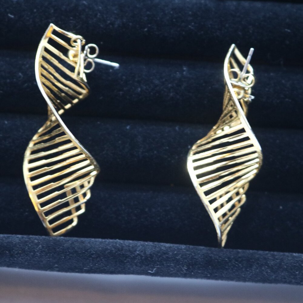 Vintage Avon gold spiral motion earrings double-helix design butterfly closure